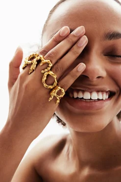 Joyería-Desigual Anillo letra M baño oro Zalio