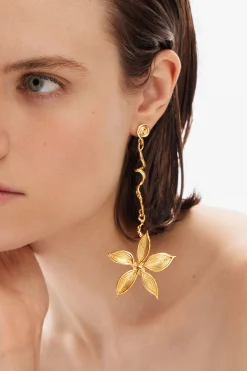 Joyería-Desigual Pendientes largos asimétricos flor baño oro Zalio