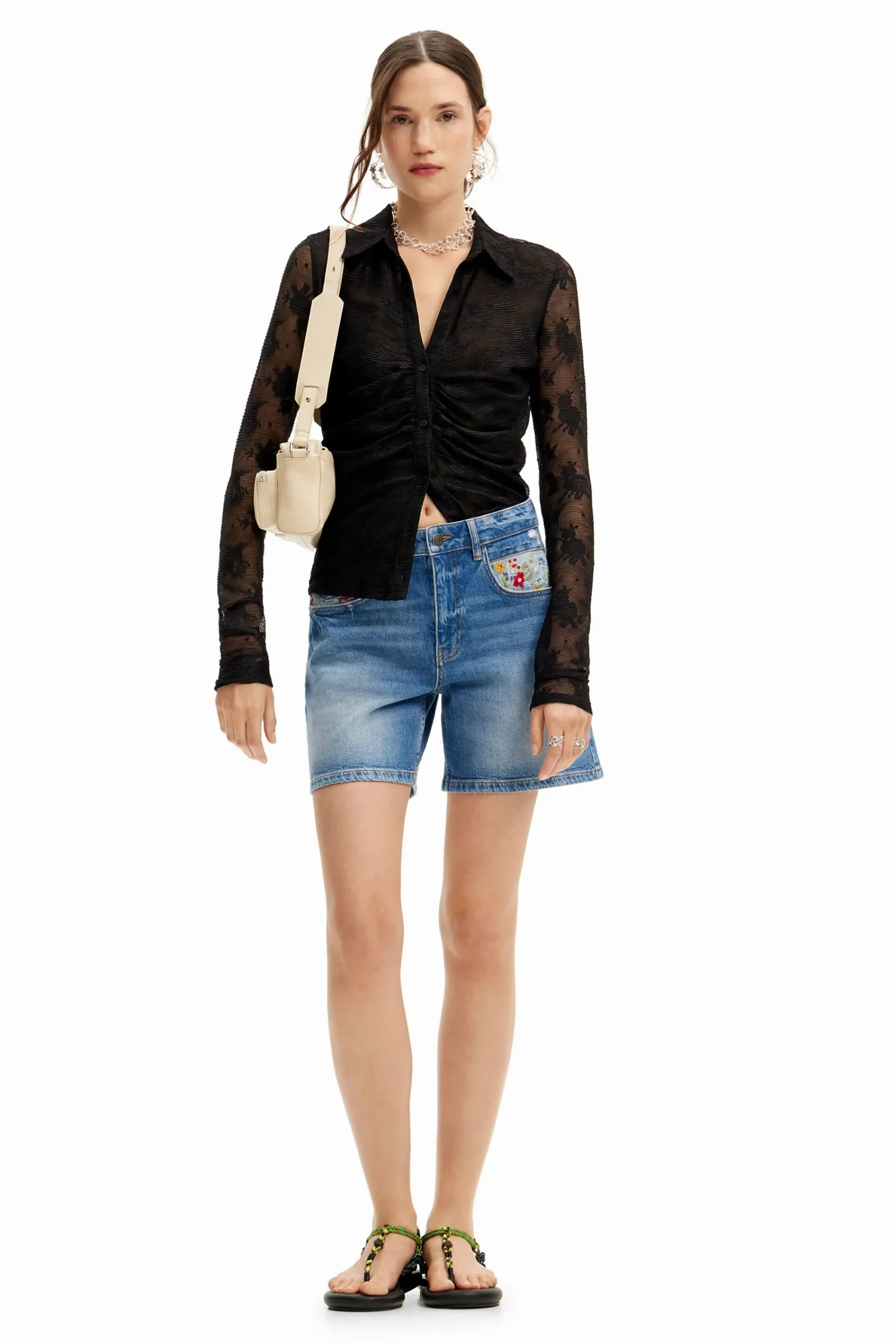 Vaqueros-Desigual Short denim bordados