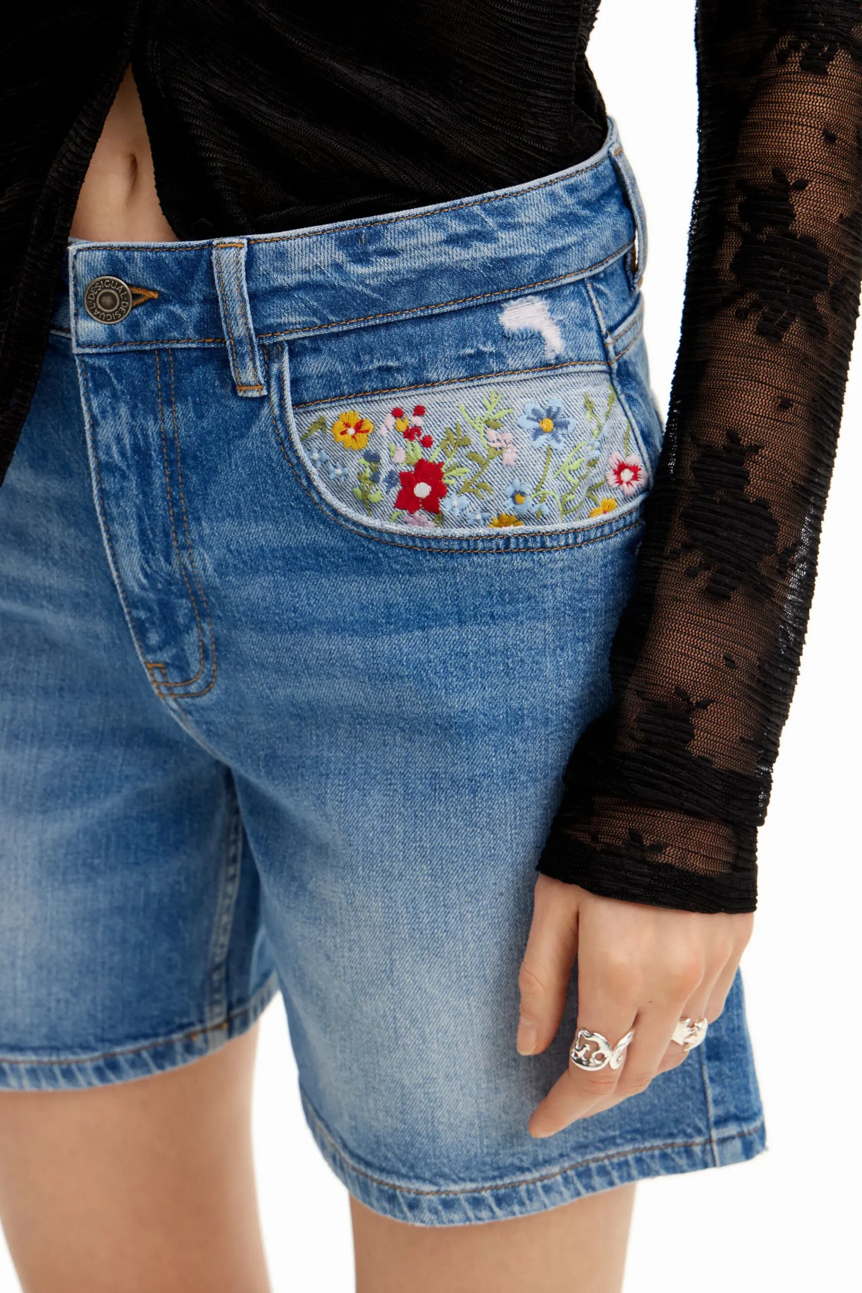 Vaqueros-Desigual Short denim bordados